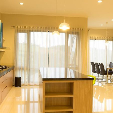 Daily Home Villa Dago Bandung Buitenkant foto