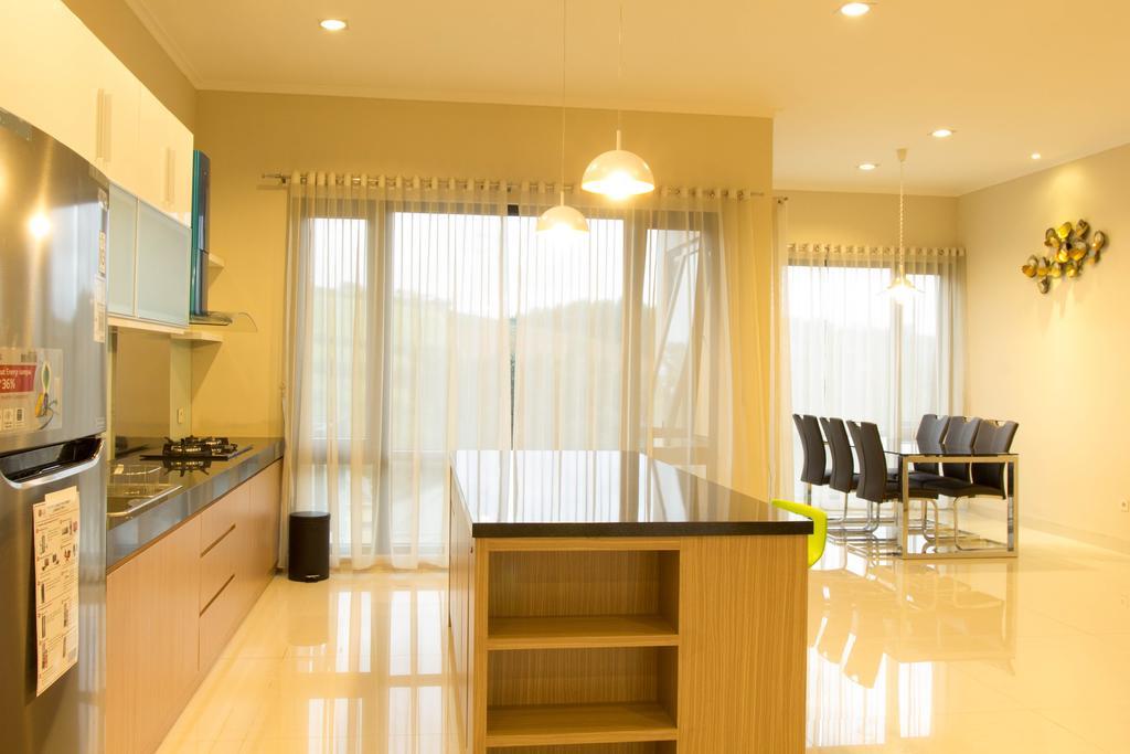 Daily Home Villa Dago Bandung Buitenkant foto